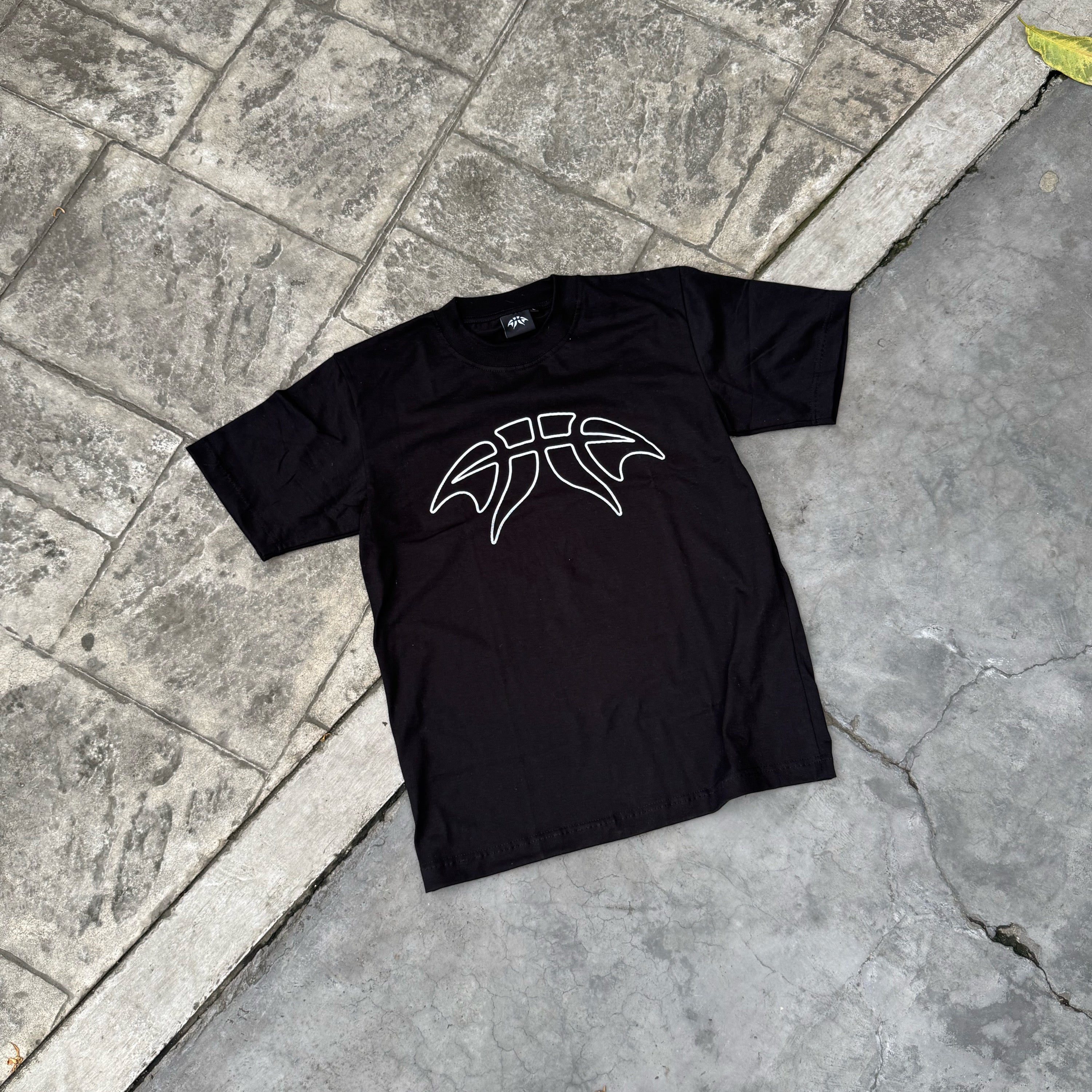 OUTLINE TEE